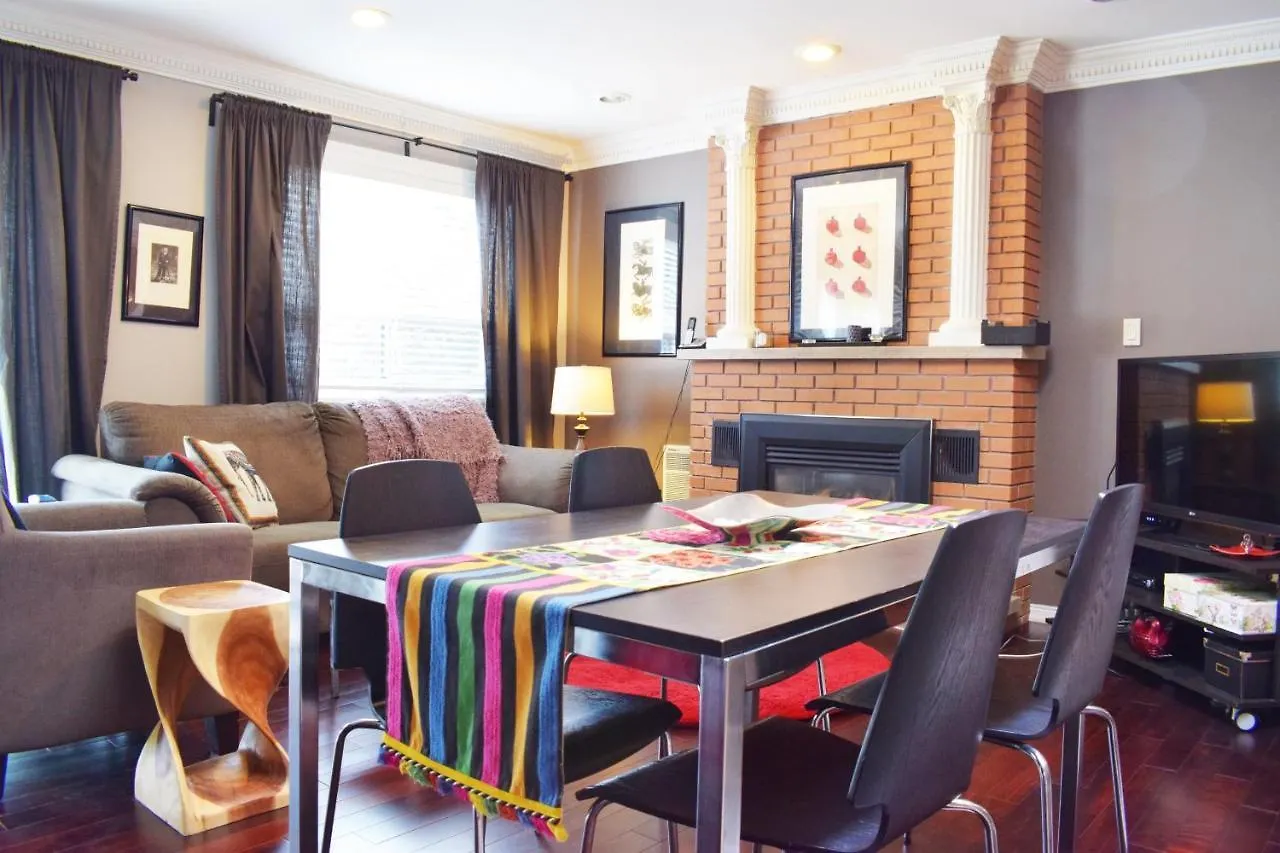 Spacious Artistic House In Toronto Tatil Evi