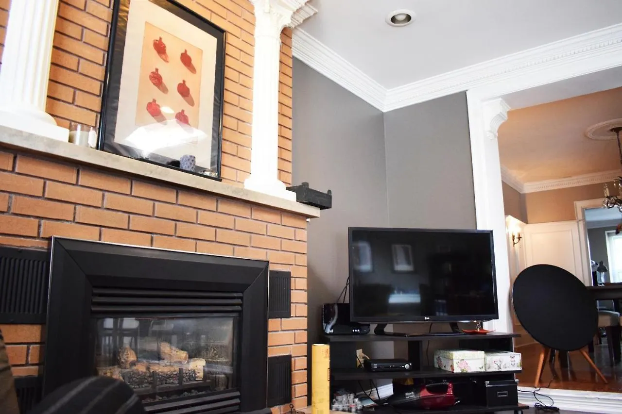 Spacious Artistic House In Toronto Tatil Evi